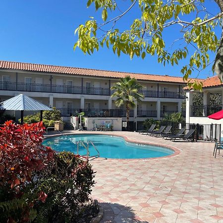 Red Roof Inn Plus & Suites Tampa Exterior photo