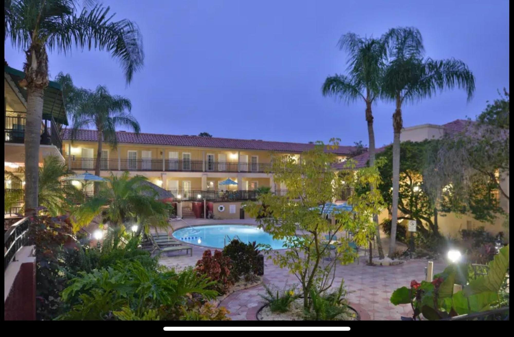 Red Roof Inn Plus & Suites Tampa Exterior photo