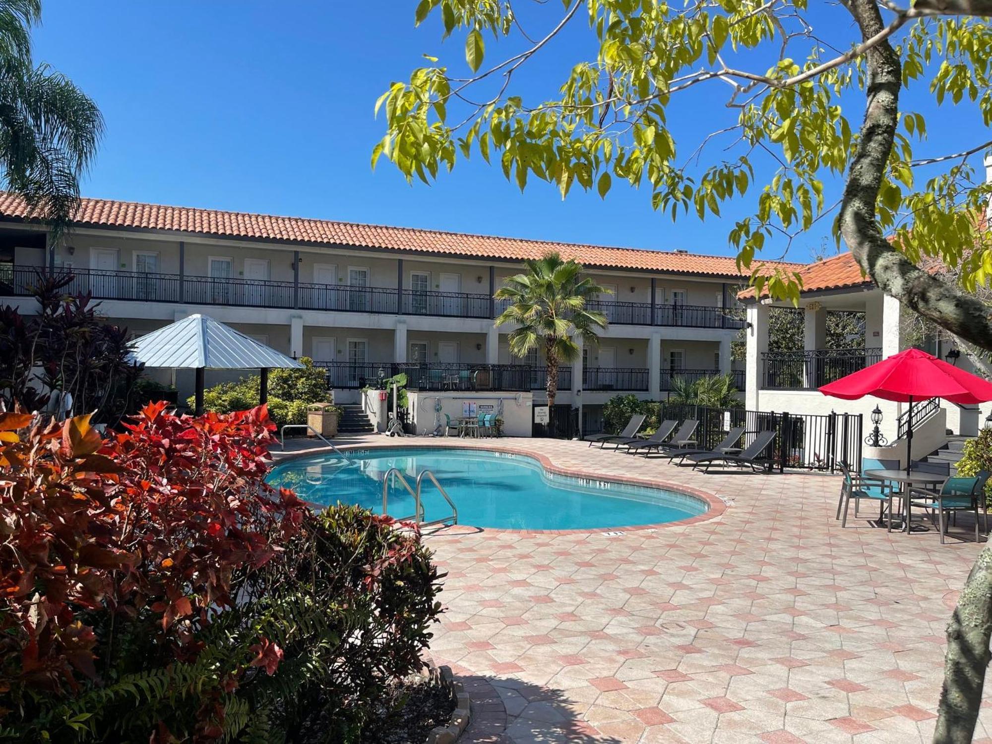 Red Roof Inn Plus & Suites Tampa Exterior photo