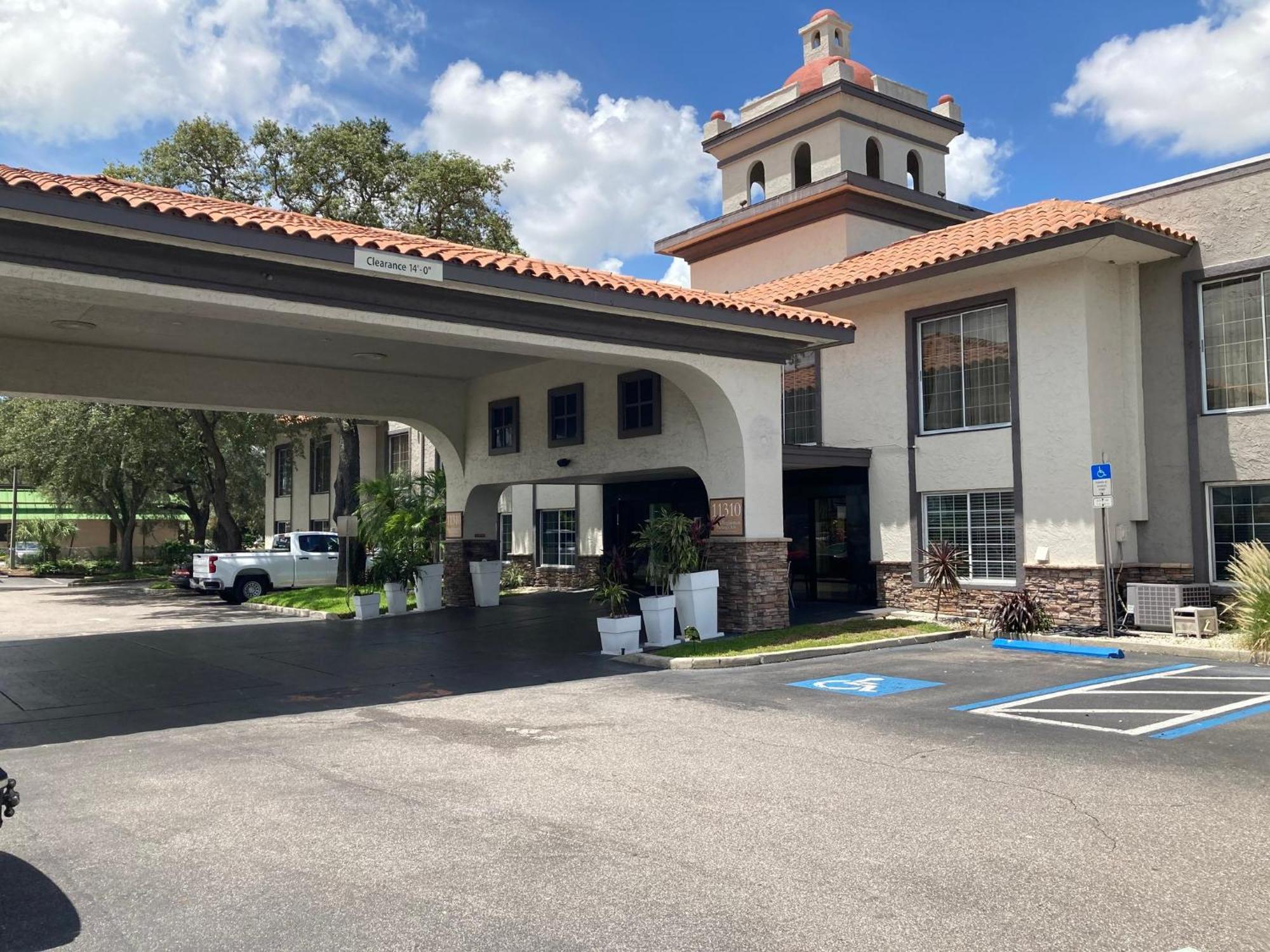 Red Roof Inn Plus & Suites Tampa Exterior photo