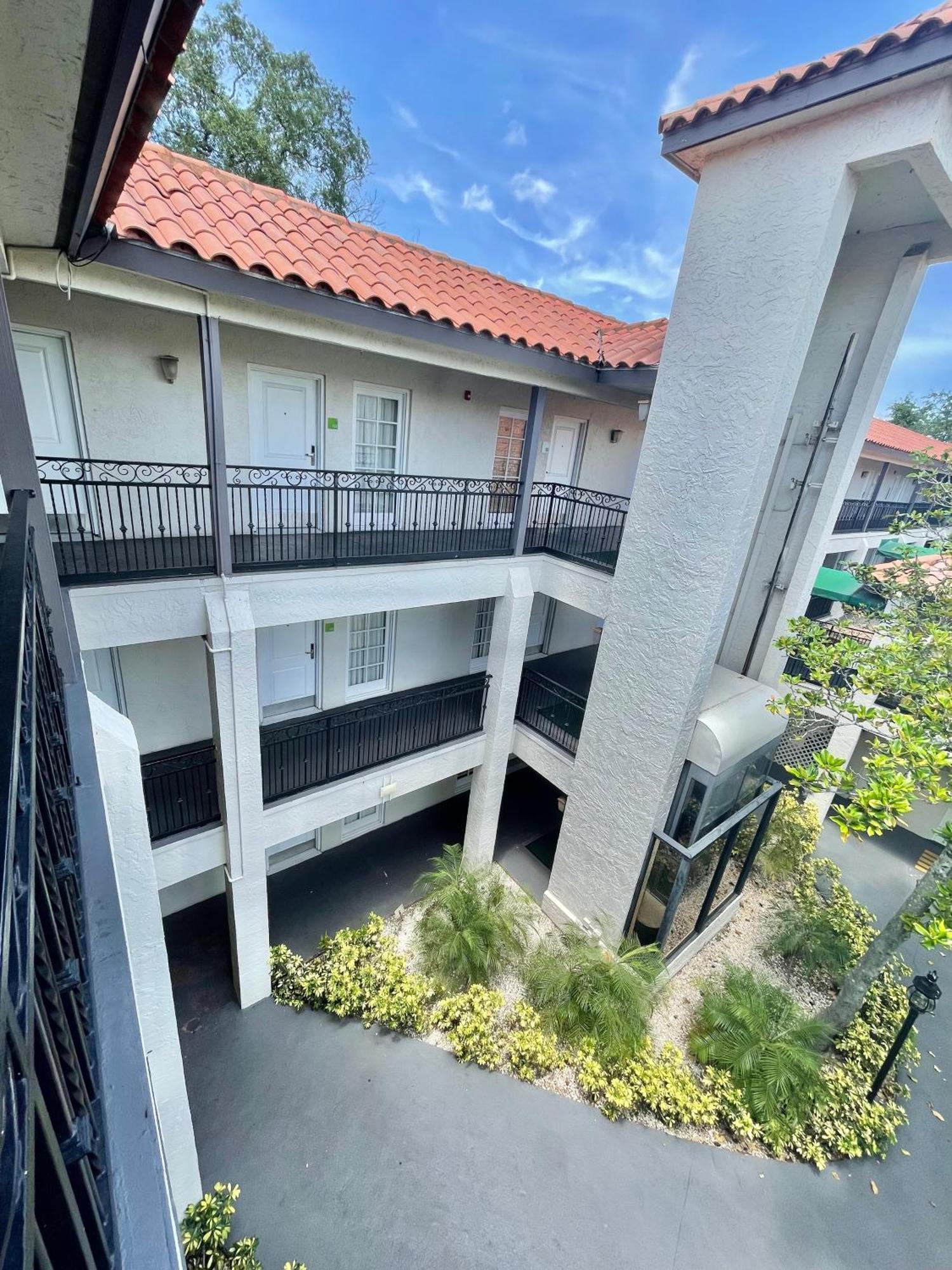 Red Roof Inn Plus & Suites Tampa Exterior photo