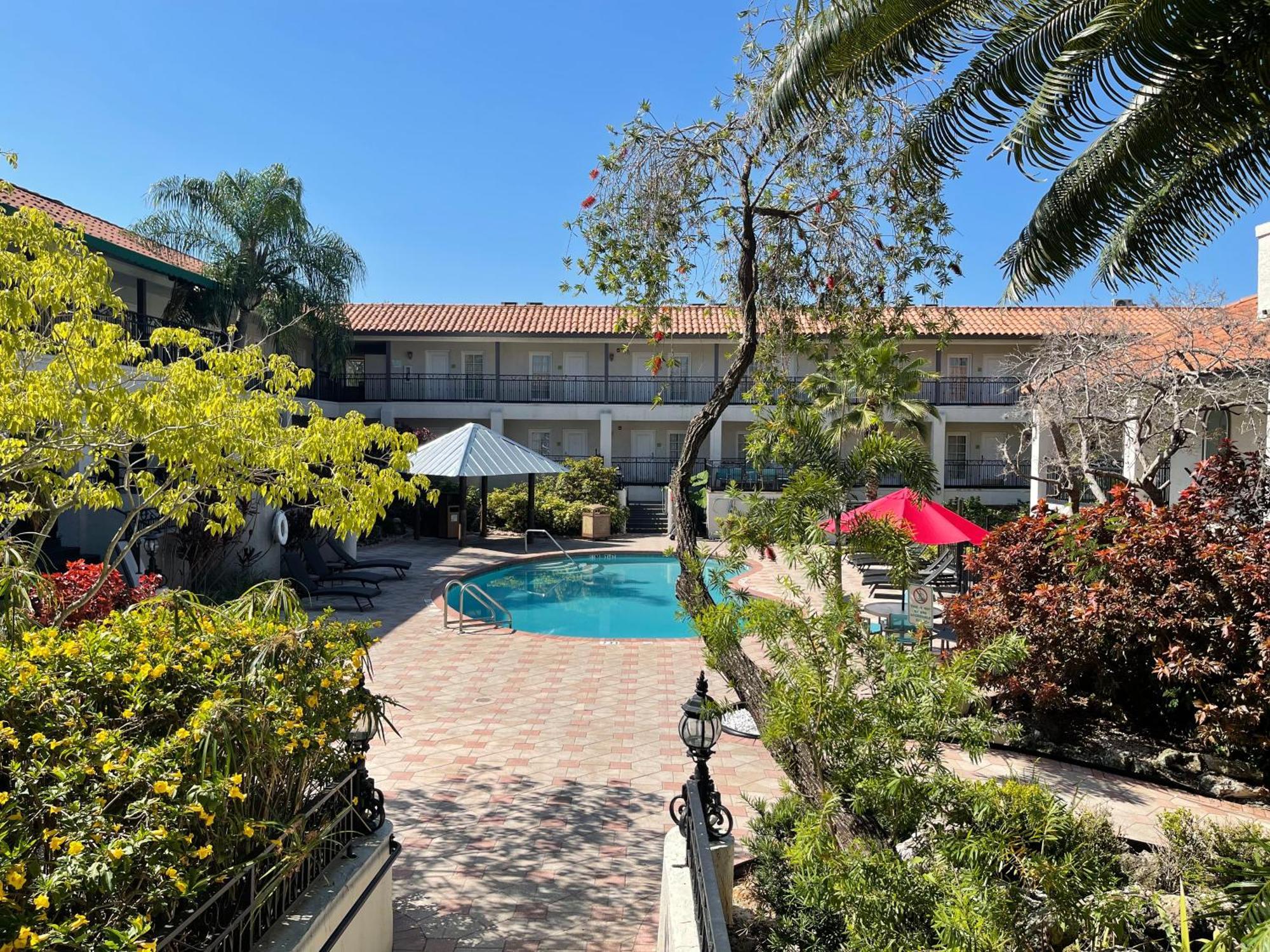 Red Roof Inn Plus & Suites Tampa Exterior photo