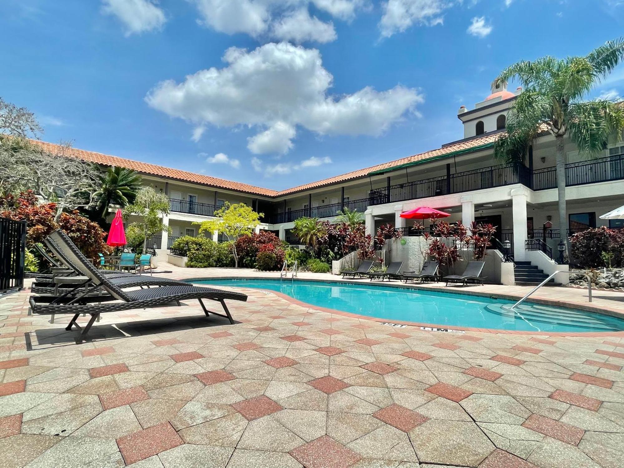 Red Roof Inn Plus & Suites Tampa Exterior photo